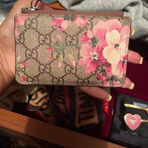 Gucci wallet with flower design
